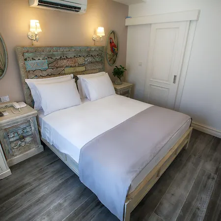Hotel No 10 *