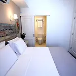 No 10 Hotell *