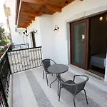 No 10 Hotell